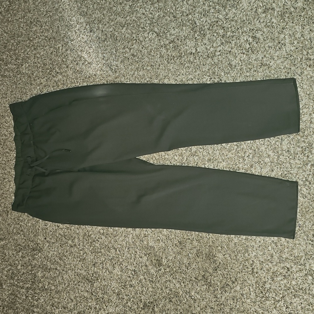 Lululemon On The Fly Pants. Dark Green Sz 6!! So Soft And Comfy
